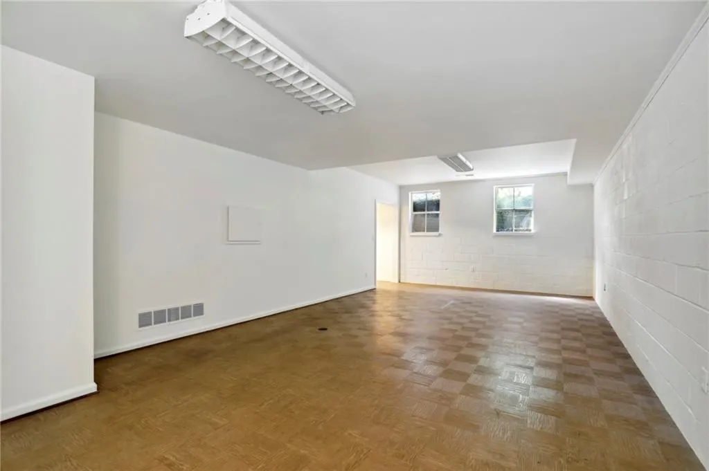 6235 Weatherly Drive, Sandy Springs, Georgia 30328, 6 Bedrooms Bedrooms, ,3 BathroomsBathrooms,Residential,Sold,6235 Weatherly Drive,7105202