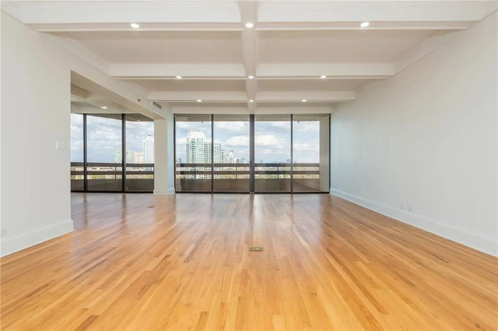 2660 Peachtree Road Nw Unit 22e, Atlanta, Georgia 30305, 3 Bedrooms Bedrooms, 0 ,2 BathroomsBathrooms,Residential,Sold,2660 Peachtree Road Nw Unit 22e,7687812