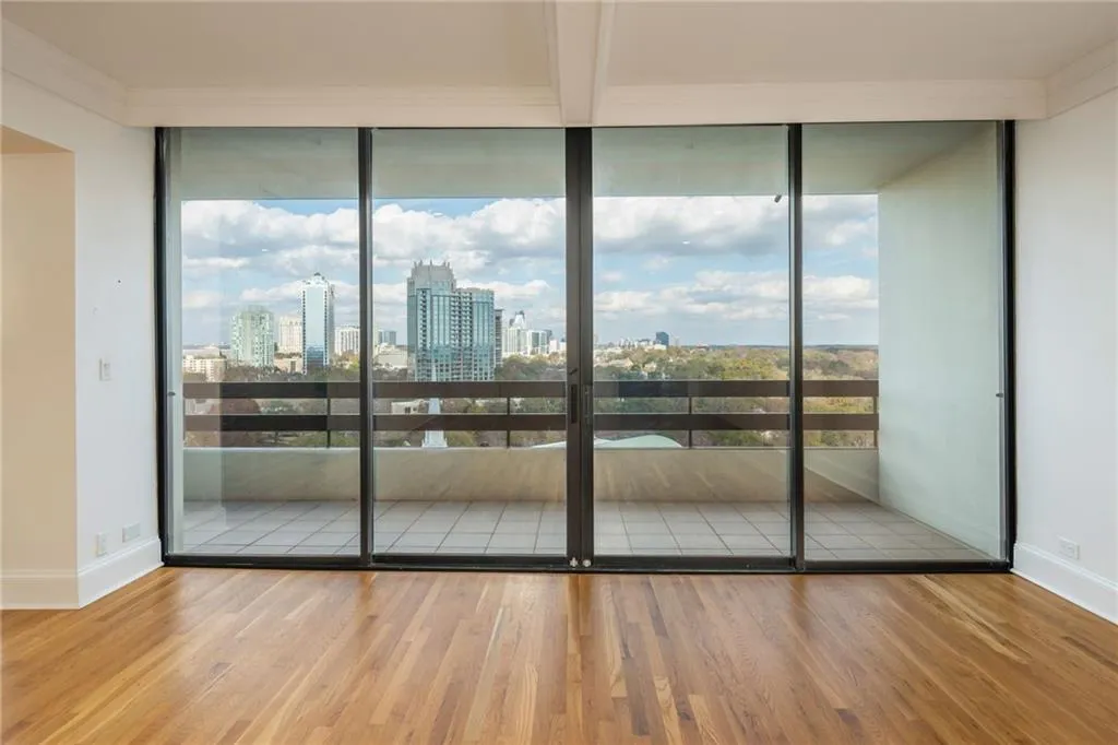 2660 Peachtree Road Nw Unit 22e, Atlanta, Georgia 30305, 3 Bedrooms Bedrooms, 0 ,2 BathroomsBathrooms,Residential,Sold,2660 Peachtree Road Nw Unit 22e,7687812