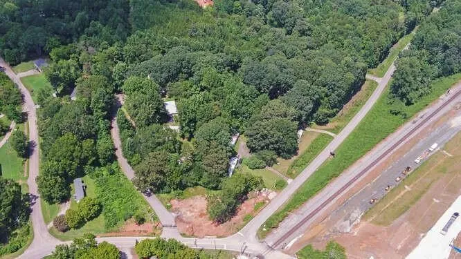 Aerial overview of property's location featuring a heavily wooded area