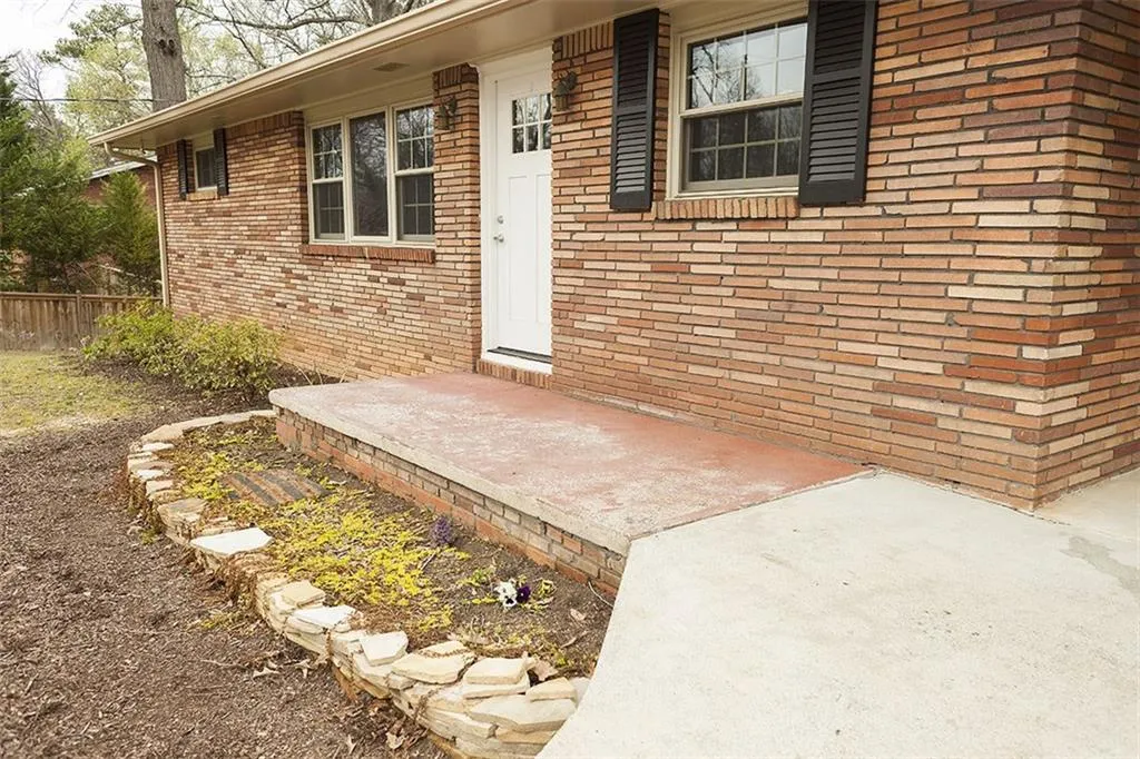 2337 Elmwood Circle, Atlanta, Georgia 30339, 2 Bedrooms Bedrooms, ,2 BathroomsBathrooms,Residential,Sold,2337 Elmwood Circle,5814509