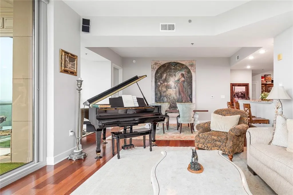 2795 Peachtree Road Ne Unit 2101, Atlanta, Georgia 30305, 2 Bedrooms Bedrooms, ,2 BathroomsBathrooms,Residential,Sold,2795 Peachtree Road Ne Unit 2101,7581170