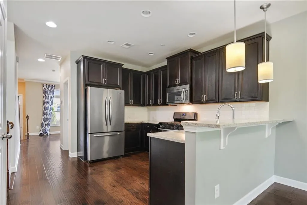 7535 Highland Bluff, Sandy Springs, Georgia 30328, 3 Bedrooms Bedrooms, ,3 BathroomsBathrooms,Residential,Sold,7535 Highland Bluff,6740508