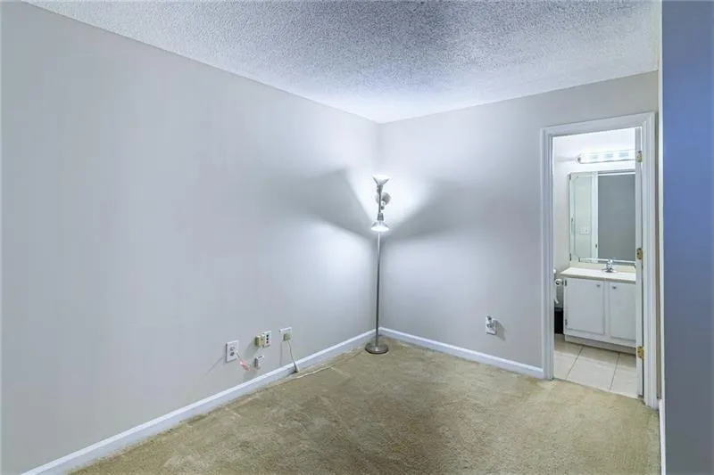 315 Granville Court Unit 315, Sandy Springs, Georgia 30328, 2 Bedrooms Bedrooms, ,2 BathroomsBathrooms,Residential,Sold,315 Granville Court Unit 315,6872655