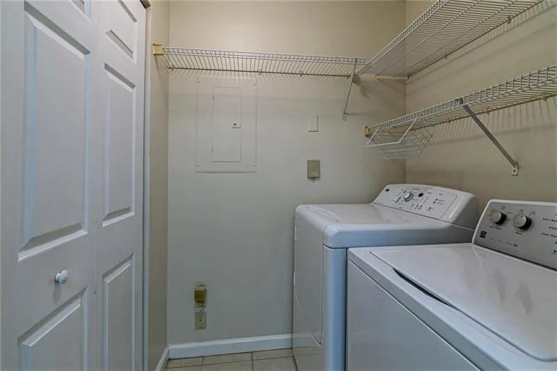 315 Granville Court Unit 315, Sandy Springs, Georgia 30328, 2 Bedrooms Bedrooms, ,2 BathroomsBathrooms,Residential,Sold,315 Granville Court Unit 315,6872655