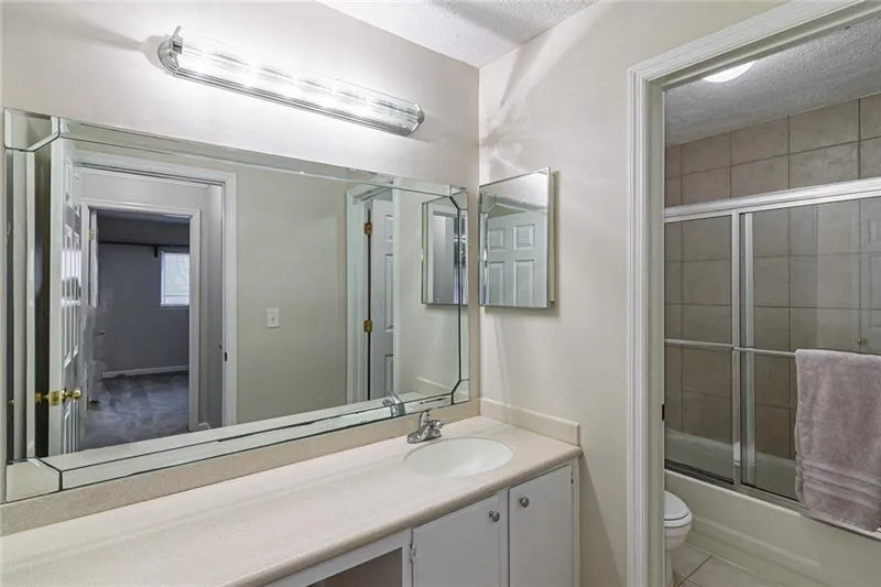 315 Granville Court Unit 315, Sandy Springs, Georgia 30328, 2 Bedrooms Bedrooms, ,2 BathroomsBathrooms,Residential,Sold,315 Granville Court Unit 315,6872655