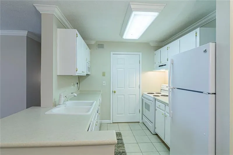 315 Granville Court Unit 315, Sandy Springs, Georgia 30328, 2 Bedrooms Bedrooms, ,2 BathroomsBathrooms,Residential,Sold,315 Granville Court Unit 315,6872655