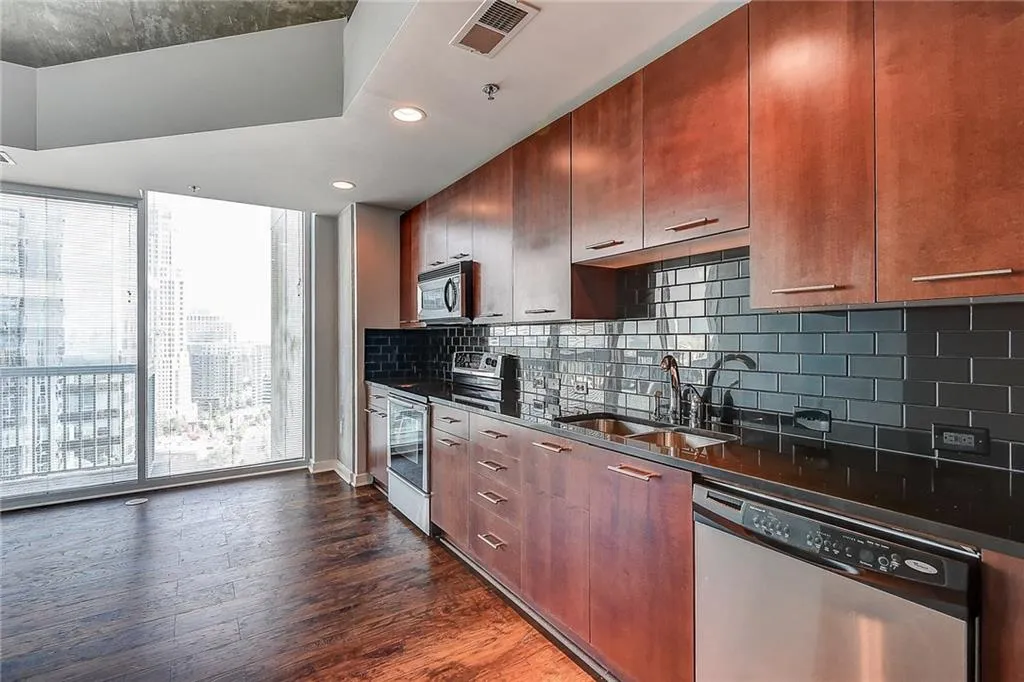 3324 Peachtree Road Ne Unit 2003, Atlanta, Georgia 30326, 1 Bedroom Bedrooms, ,1 BathroomBathrooms,Residential,Sold,3324 Peachtree Road Ne Unit 2003,5913119