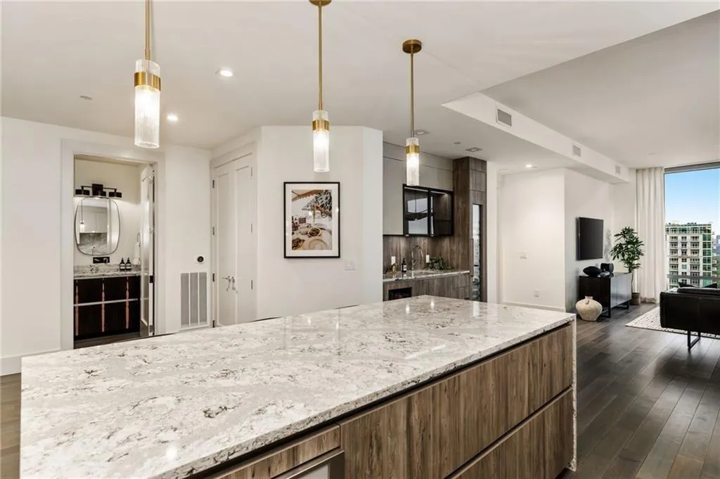 3107 Peachtree Road Ne Unit 1803, Atlanta, Georgia 30305, 2 Bedrooms Bedrooms, ,2 BathroomsBathrooms,Residential,For Sale,3107 Peachtree Road Ne Unit 1803,7642991