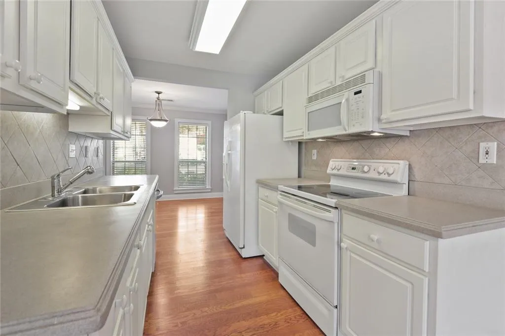 1401 Masons Creek Circle, Sandy Springs, Georgia 30350, 2 Bedrooms Bedrooms, ,2 BathroomsBathrooms,Residential,Sold,1401 Masons Creek Circle,6816496