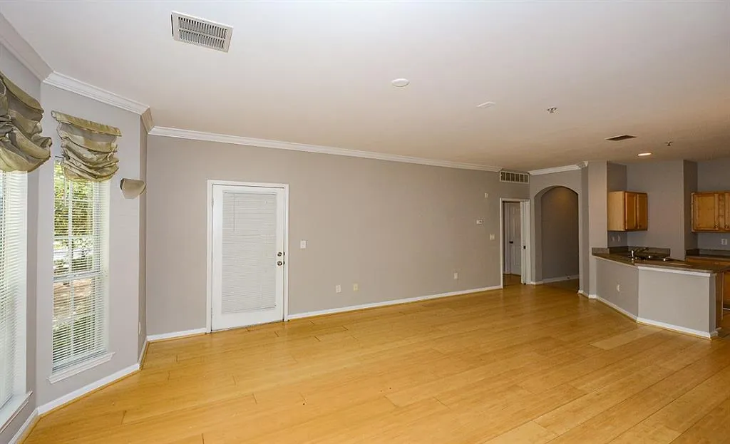 5641 Roswell Road Unit 103, Atlanta, Georgia 30342, 2 Bedrooms Bedrooms, ,2 BathroomsBathrooms,Residential,Sold,5641 Roswell Road Unit 103,5735209