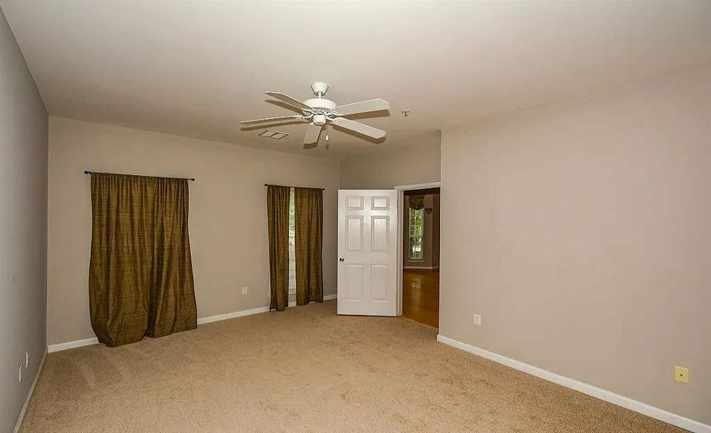 5641 Roswell Road Unit 103, Atlanta, Georgia 30342, 2 Bedrooms Bedrooms, ,2 BathroomsBathrooms,Residential,Sold,5641 Roswell Road Unit 103,5735209