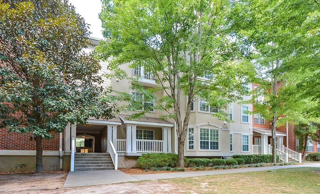 5641 Roswell Road Unit 103, Atlanta, Georgia 30342, 2 Bedrooms Bedrooms, ,2 BathroomsBathrooms,Residential,Sold,5641 Roswell Road Unit 103,5735209
