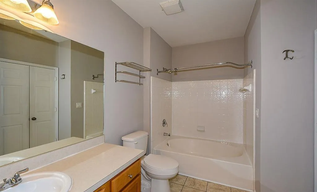 5641 Roswell Road Unit 103, Atlanta, Georgia 30342, 2 Bedrooms Bedrooms, ,2 BathroomsBathrooms,Residential,Sold,5641 Roswell Road Unit 103,5735209