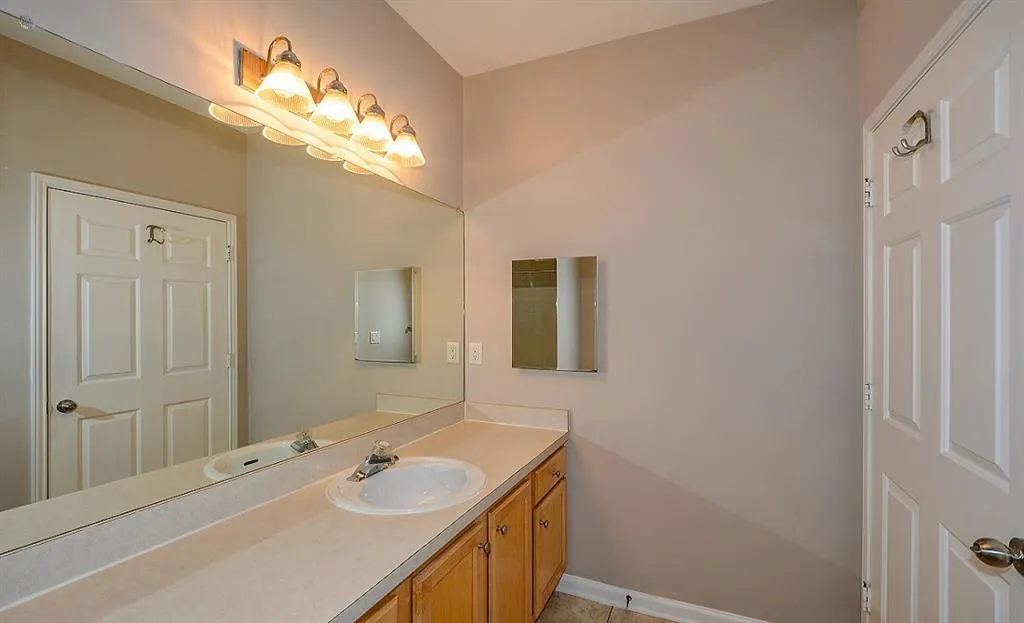 5641 Roswell Road Unit 103, Atlanta, Georgia 30342, 2 Bedrooms Bedrooms, ,2 BathroomsBathrooms,Residential,Sold,5641 Roswell Road Unit 103,5735209