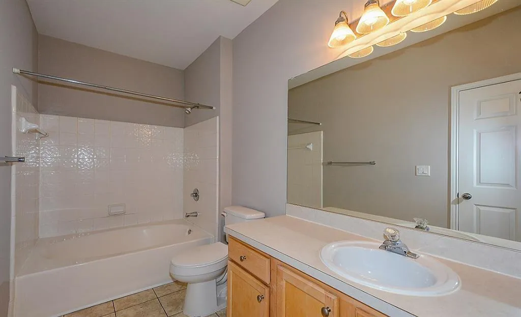 5641 Roswell Road Unit 103, Atlanta, Georgia 30342, 2 Bedrooms Bedrooms, ,2 BathroomsBathrooms,Residential,Sold,5641 Roswell Road Unit 103,5735209