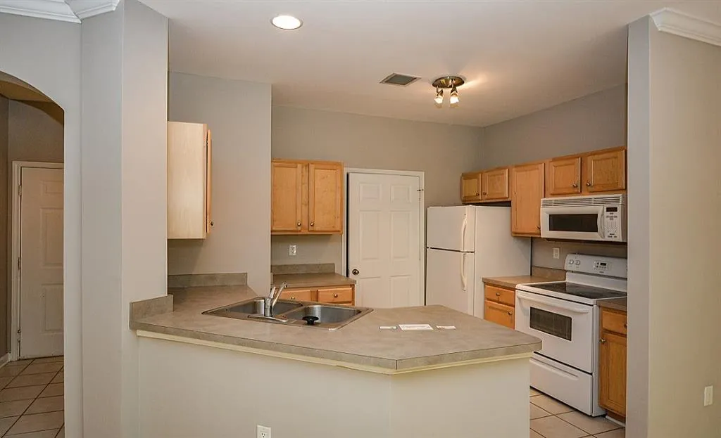 5641 Roswell Road Unit 103, Atlanta, Georgia 30342, 2 Bedrooms Bedrooms, ,2 BathroomsBathrooms,Residential,Sold,5641 Roswell Road Unit 103,5735209