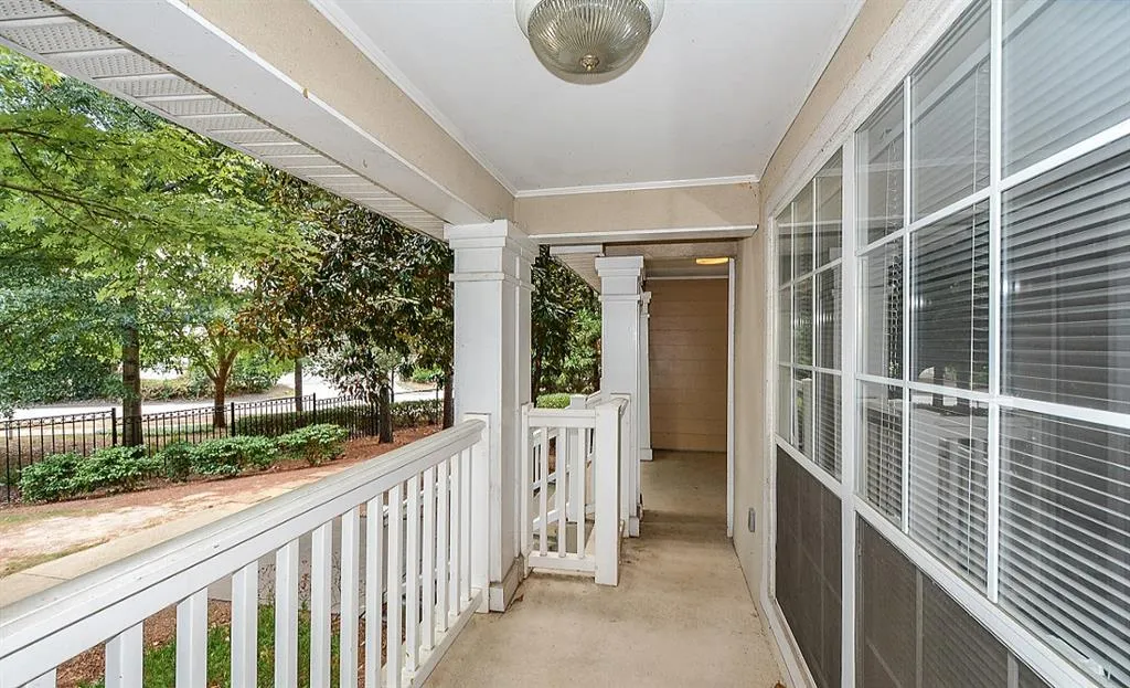 5641 Roswell Road Unit 103, Atlanta, Georgia 30342, 2 Bedrooms Bedrooms, ,2 BathroomsBathrooms,Residential,Sold,5641 Roswell Road Unit 103,5735209