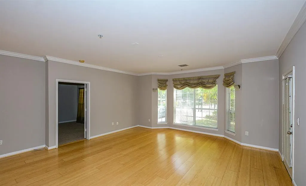 5641 Roswell Road Unit 103, Atlanta, Georgia 30342, 2 Bedrooms Bedrooms, ,2 BathroomsBathrooms,Residential,Sold,5641 Roswell Road Unit 103,5735209