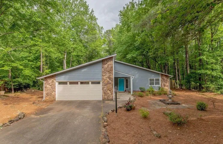 180 Crabtree Drive W, Roswell, Georgia 30076