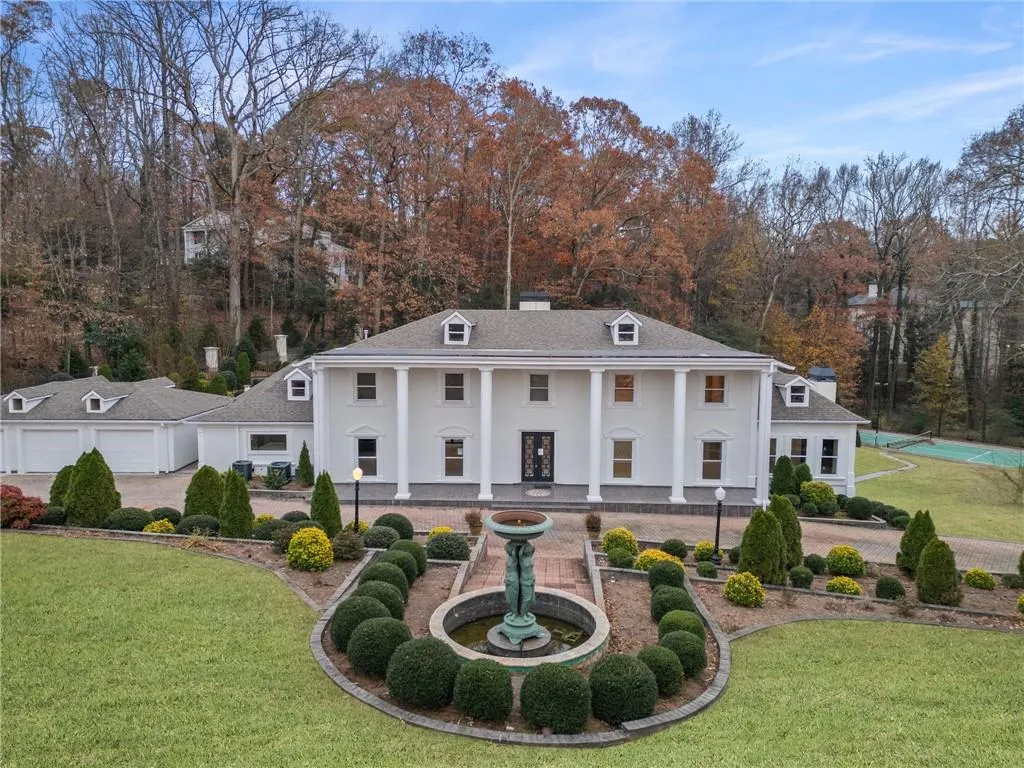 Neoclassical / greek revival house featuring a front lawn