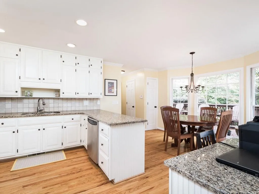 5020 Nesbit Ferry Lane, Sandy Springs, Georgia 30350, 4 Bedrooms Bedrooms, ,2 BathroomsBathrooms,Residential,Sold,5020 Nesbit Ferry Lane,5922001