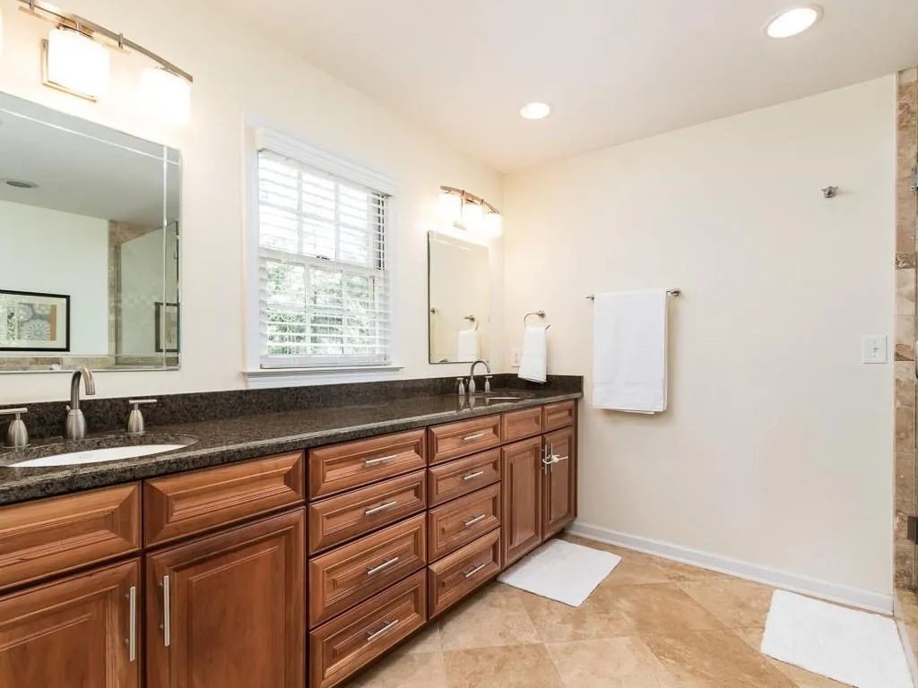 5020 Nesbit Ferry Lane, Sandy Springs, Georgia 30350, 4 Bedrooms Bedrooms, ,2 BathroomsBathrooms,Residential,Sold,5020 Nesbit Ferry Lane,5922001