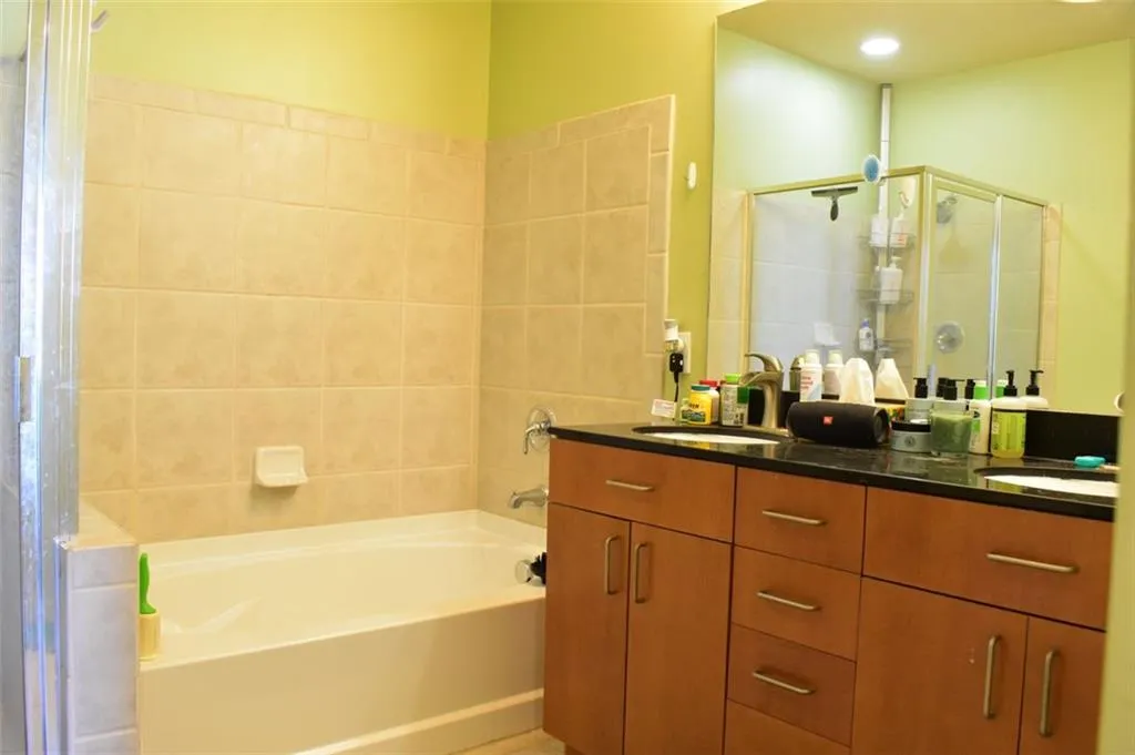 711 Cosmopolitan Drive Ne Unit 715, Atlanta, Georgia 30324, 2 Bedrooms Bedrooms, ,2 BathroomsBathrooms,Residential,For Sale,711 Cosmopolitan Drive Ne Unit 715,7694132