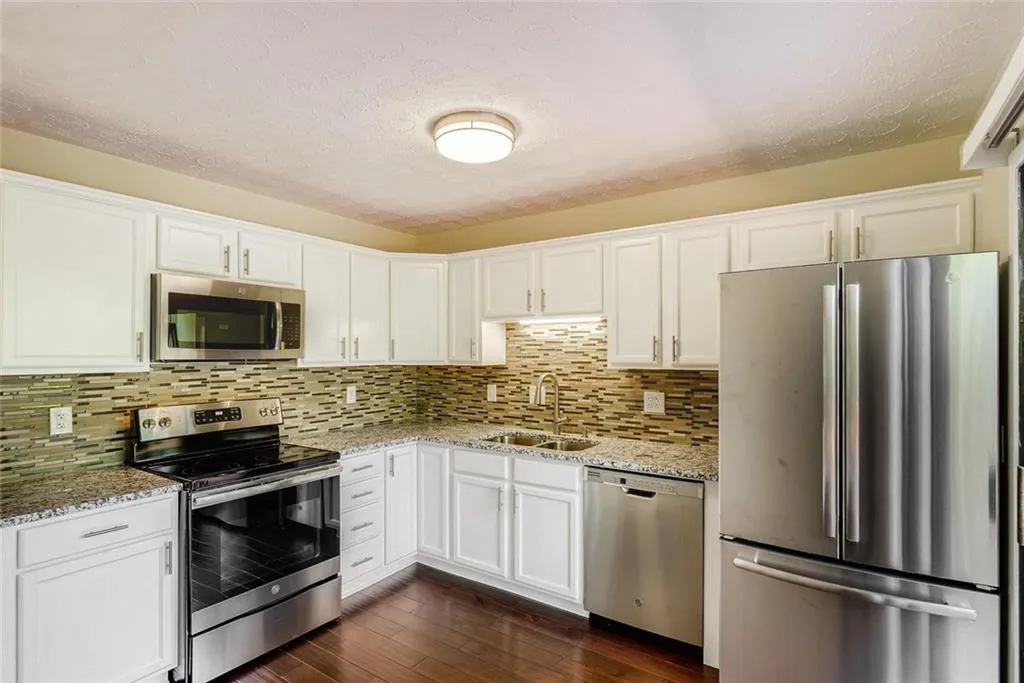 8933 Carroll Manor Drive, Sandy Springs, Georgia 30350, 2 Bedrooms Bedrooms, ,2 BathroomsBathrooms,Residential,Sold,8933 Carroll Manor Drive,6538217