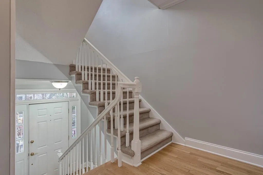 305 Dunwoody Chace, Sandy Springs, Georgia 30328, 3 Bedrooms Bedrooms, ,2 BathroomsBathrooms,Residential,Sold,305 Dunwoody Chace,6834649