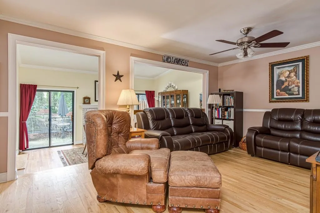 305 Dunwoody Chace, Sandy Springs, Georgia 30328, 3 Bedrooms Bedrooms, ,2 BathroomsBathrooms,Residential,Sold,305 Dunwoody Chace,6834649