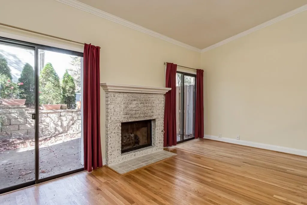 305 Dunwoody Chace, Sandy Springs, Georgia 30328, 3 Bedrooms Bedrooms, ,2 BathroomsBathrooms,Residential,Sold,305 Dunwoody Chace,6834649