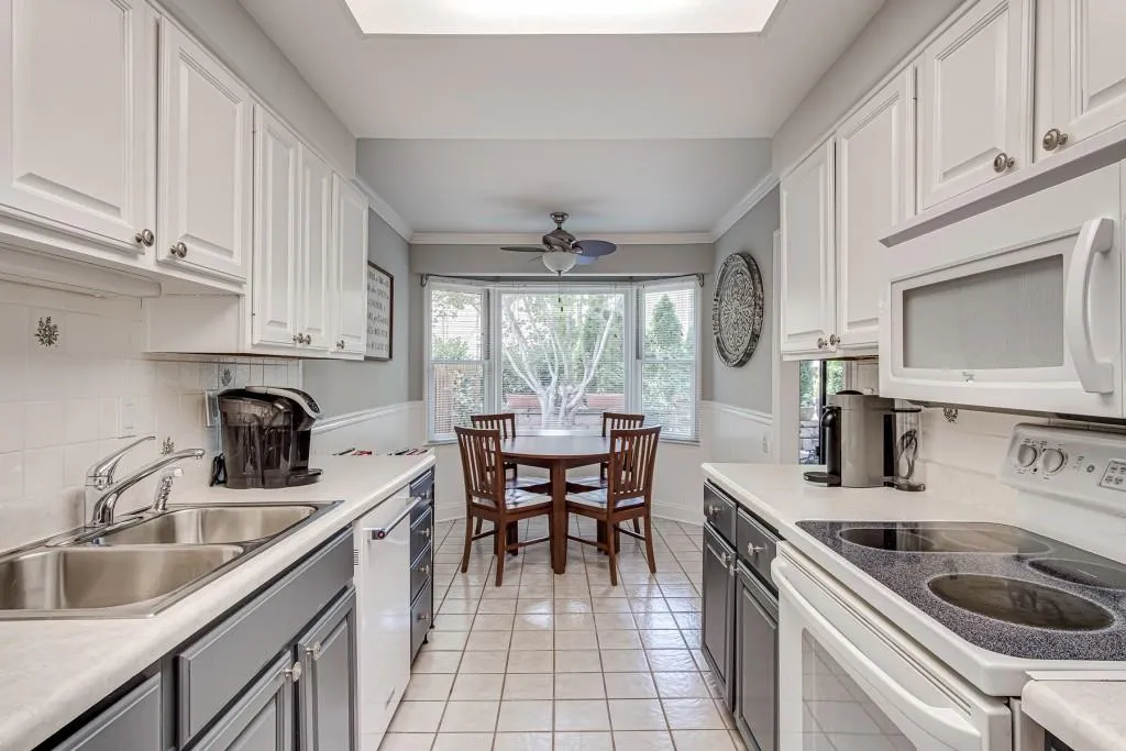 305 Dunwoody Chace, Sandy Springs, Georgia 30328, 3 Bedrooms Bedrooms, ,2 BathroomsBathrooms,Residential,Sold,305 Dunwoody Chace,6834649