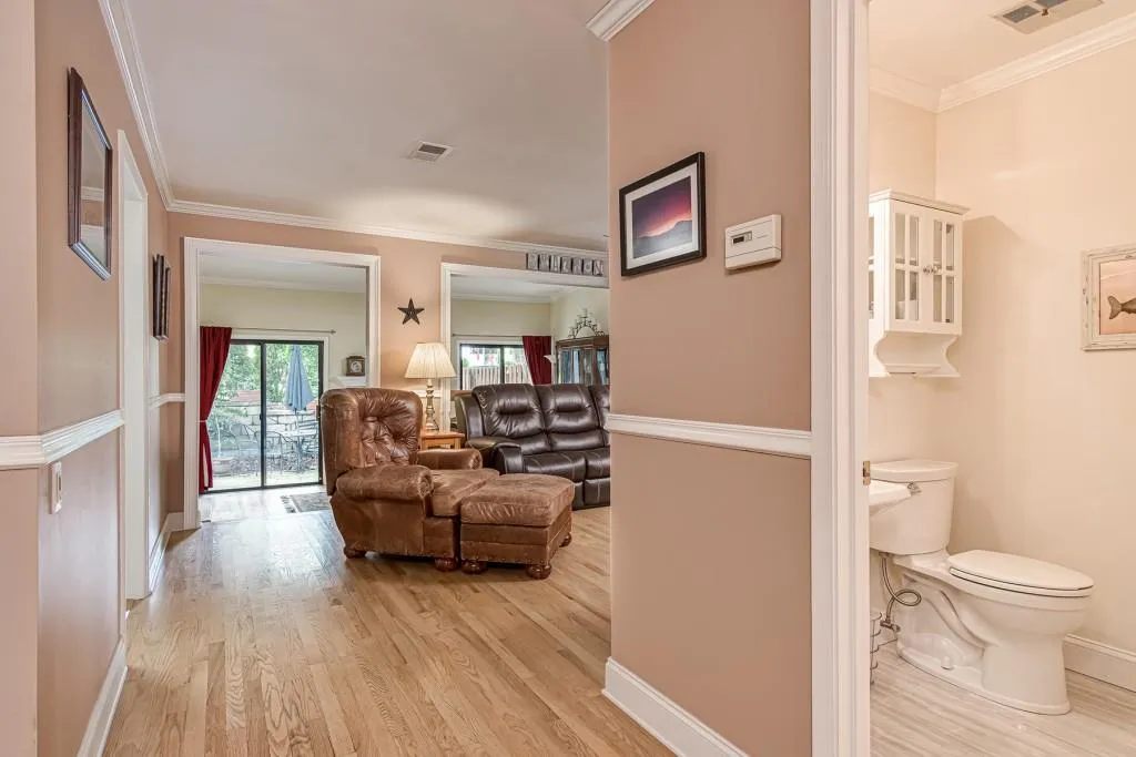 305 Dunwoody Chace, Sandy Springs, Georgia 30328, 3 Bedrooms Bedrooms, ,2 BathroomsBathrooms,Residential,Sold,305 Dunwoody Chace,6834649