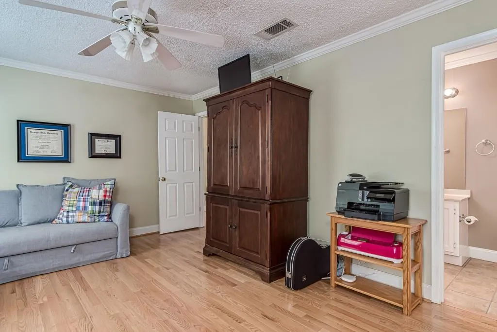 305 Dunwoody Chace, Sandy Springs, Georgia 30328, 3 Bedrooms Bedrooms, ,2 BathroomsBathrooms,Residential,Sold,305 Dunwoody Chace,6834649