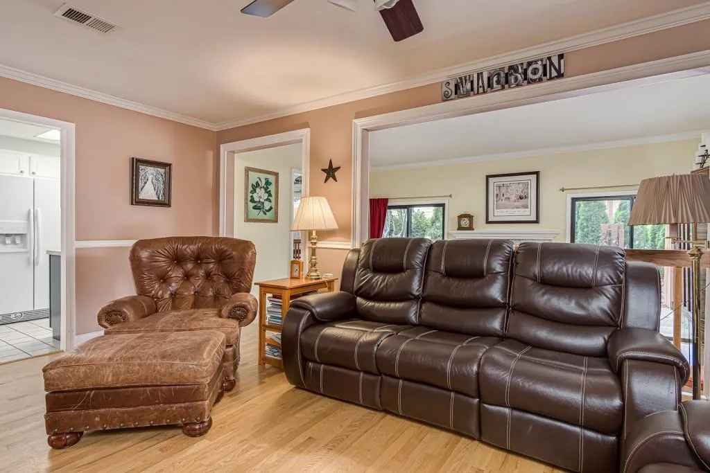 305 Dunwoody Chace, Sandy Springs, Georgia 30328, 3 Bedrooms Bedrooms, ,2 BathroomsBathrooms,Residential,Sold,305 Dunwoody Chace,6834649