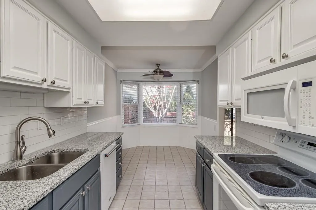 305 Dunwoody Chace, Sandy Springs, Georgia 30328, 3 Bedrooms Bedrooms, ,2 BathroomsBathrooms,Residential,Sold,305 Dunwoody Chace,6834649