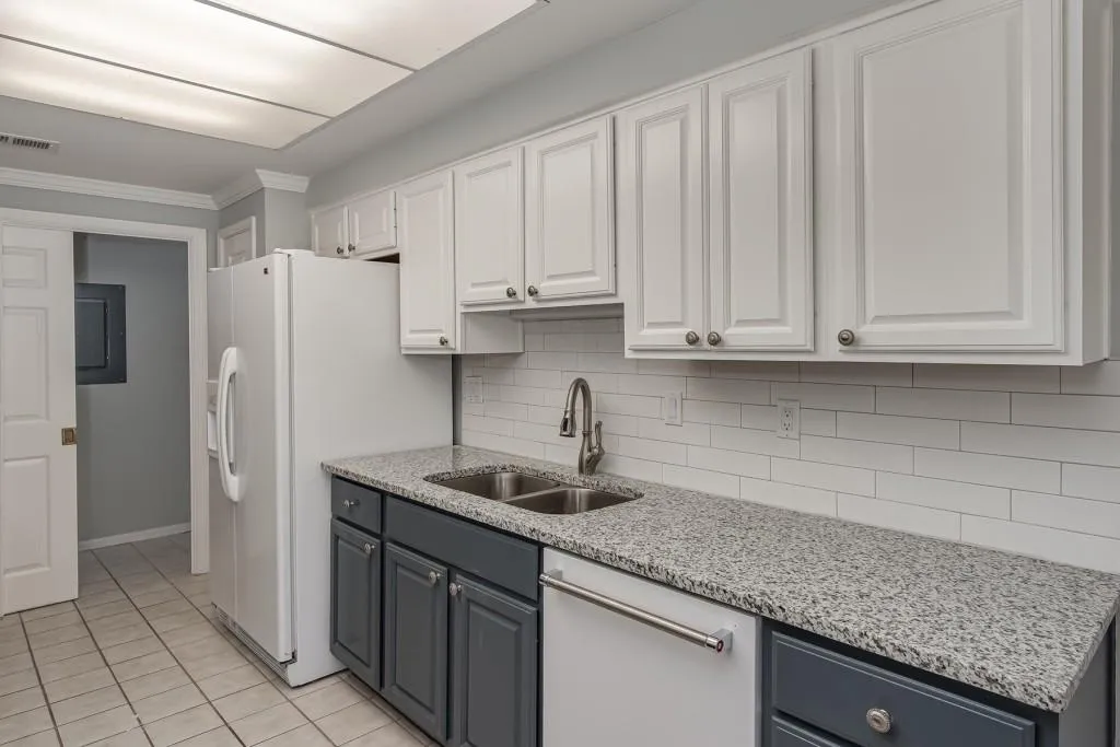 305 Dunwoody Chace, Sandy Springs, Georgia 30328, 3 Bedrooms Bedrooms, ,2 BathroomsBathrooms,Residential,Sold,305 Dunwoody Chace,6834649