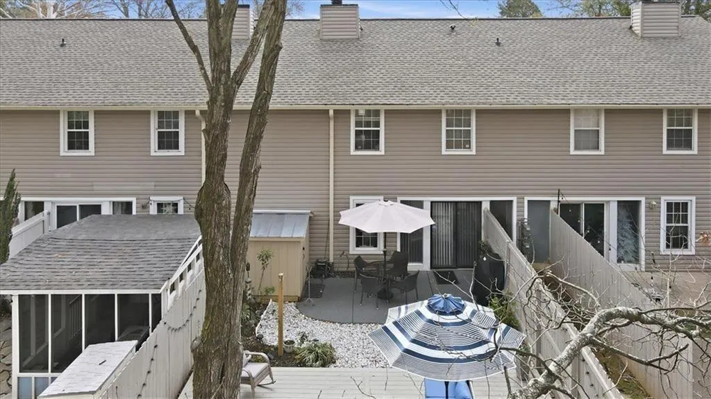 7750 Roswell Road Unit 9b, Sandy Springs, Georgia 30350, 3 Bedrooms Bedrooms, ,2 BathroomsBathrooms,Residential,For Sale,7750 Roswell Road Unit 9b,7734287
