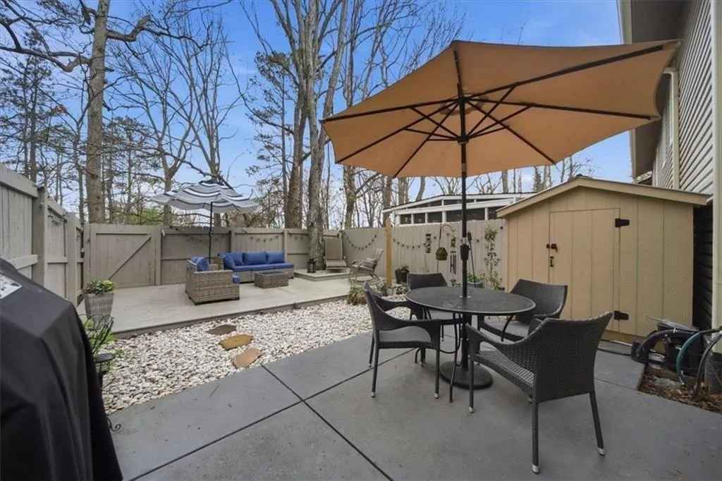 7750 Roswell Road Unit 9b, Sandy Springs, Georgia 30350, 3 Bedrooms Bedrooms, ,2 BathroomsBathrooms,Residential,For Sale,7750 Roswell Road Unit 9b,7734287