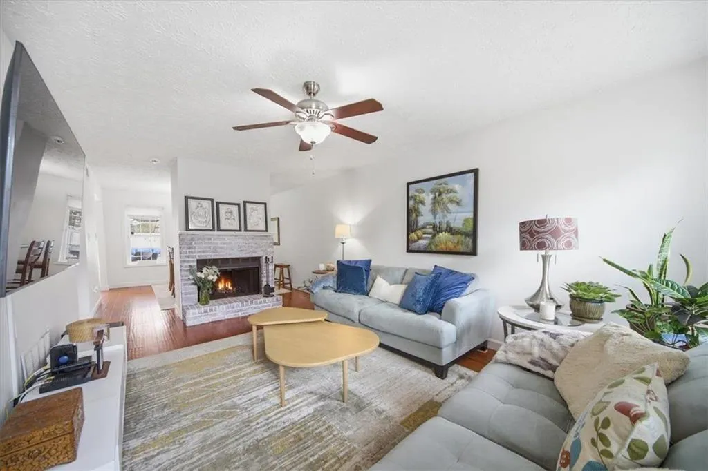 7750 Roswell Road Unit 9b, Sandy Springs, Georgia 30350, 3 Bedrooms Bedrooms, ,2 BathroomsBathrooms,Residential,For Sale,7750 Roswell Road Unit 9b,7734287
