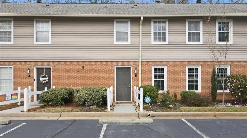 7750 Roswell Road Unit 9b, Sandy Springs, Georgia 30350, 3 Bedrooms Bedrooms, ,2 BathroomsBathrooms,Residential,For Sale,7750 Roswell Road Unit 9b,7734287