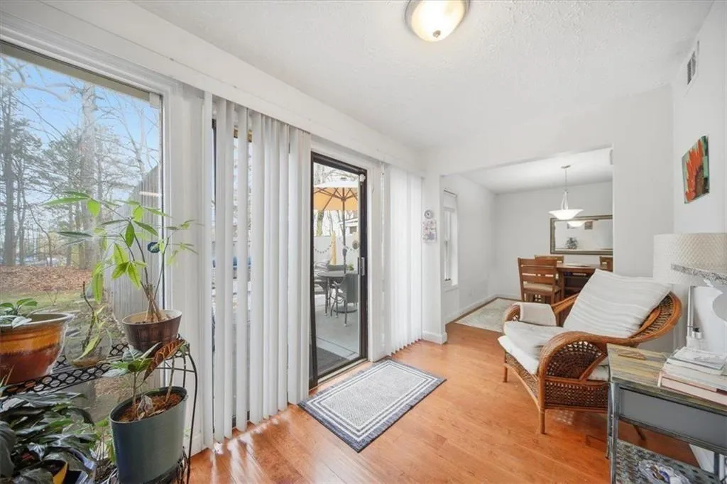 7750 Roswell Road Unit 9b, Sandy Springs, Georgia 30350, 3 Bedrooms Bedrooms, ,2 BathroomsBathrooms,Residential,For Sale,7750 Roswell Road Unit 9b,7734287