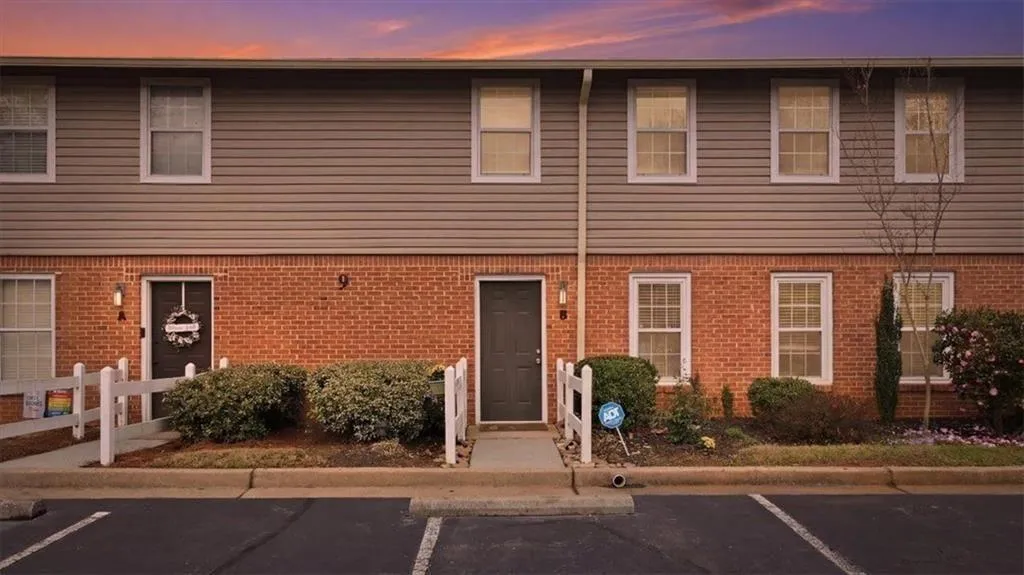 7750 Roswell Road Unit 9b, Sandy Springs, Georgia 30350, 3 Bedrooms Bedrooms, ,2 BathroomsBathrooms,Residential,For Sale,7750 Roswell Road Unit 9b,7734287