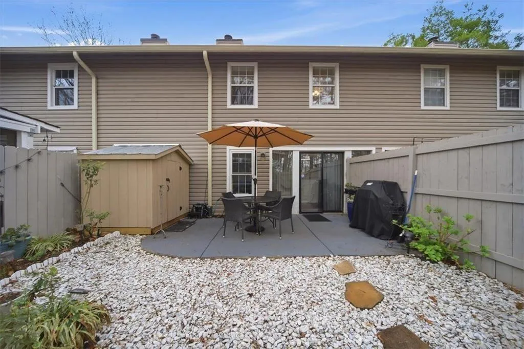 7750 Roswell Road Unit 9b, Sandy Springs, Georgia 30350, 3 Bedrooms Bedrooms, ,2 BathroomsBathrooms,Residential,For Sale,7750 Roswell Road Unit 9b,7734287