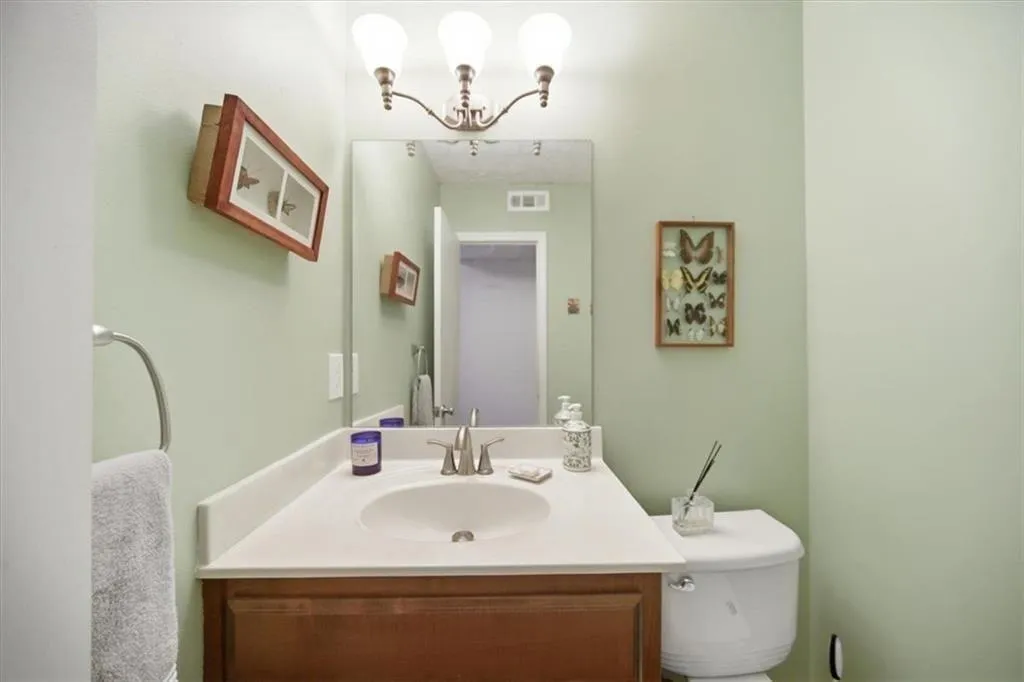 7750 Roswell Road Unit 9b, Sandy Springs, Georgia 30350, 3 Bedrooms Bedrooms, ,2 BathroomsBathrooms,Residential,For Sale,7750 Roswell Road Unit 9b,7734287