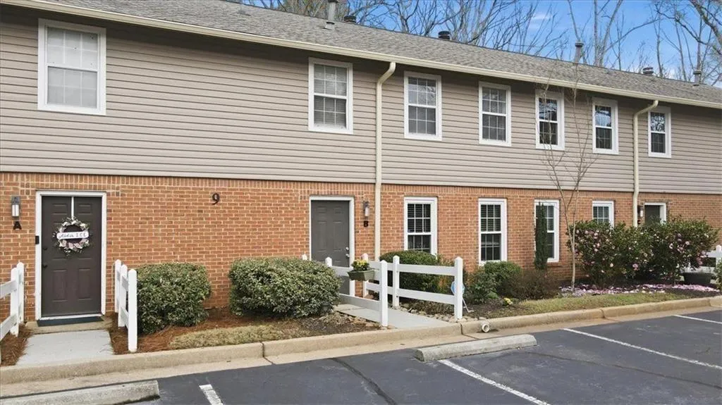 7750 Roswell Road Unit 9b, Sandy Springs, Georgia 30350, 3 Bedrooms Bedrooms, ,2 BathroomsBathrooms,Residential,For Sale,7750 Roswell Road Unit 9b,7734287