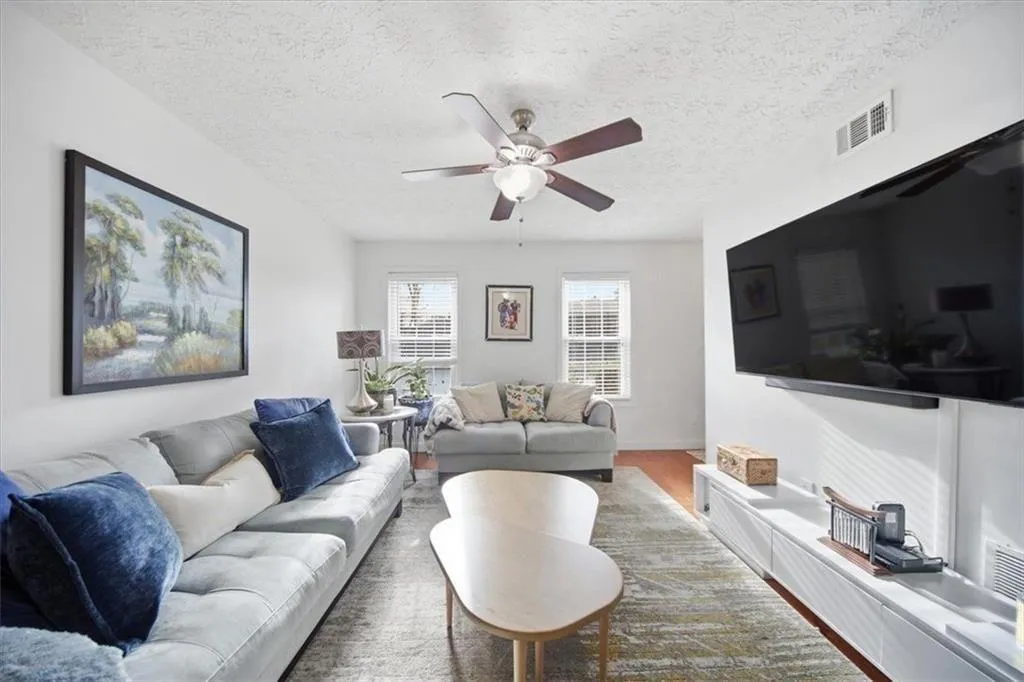 7750 Roswell Road Unit 9b, Sandy Springs, Georgia 30350, 3 Bedrooms Bedrooms, ,2 BathroomsBathrooms,Residential,For Sale,7750 Roswell Road Unit 9b,7734287
