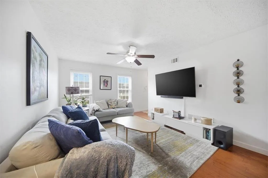 7750 Roswell Road Unit 9b, Sandy Springs, Georgia 30350, 3 Bedrooms Bedrooms, ,2 BathroomsBathrooms,Residential,For Sale,7750 Roswell Road Unit 9b,7734287