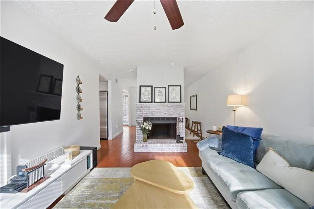 7750 Roswell Road Unit 9b, Sandy Springs, Georgia 30350, 3 Bedrooms Bedrooms, ,2 BathroomsBathrooms,Residential,For Sale,7750 Roswell Road Unit 9b,7734287